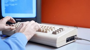 clip-34197934-typing-on-old-computer