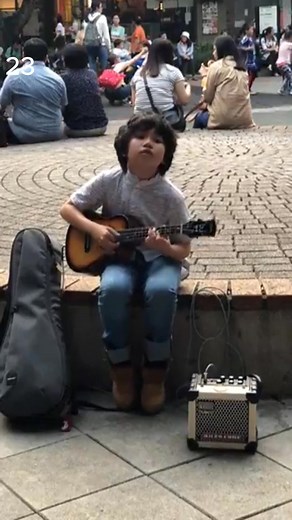 3.2K views · 41 reactions | ¡Nadie esperaba que el ukelele de este chico sonara así! — ¡Su versión de “Classical Gas” es simplemente increíble!Mira los comentarios | Nuestro diario | Facebook