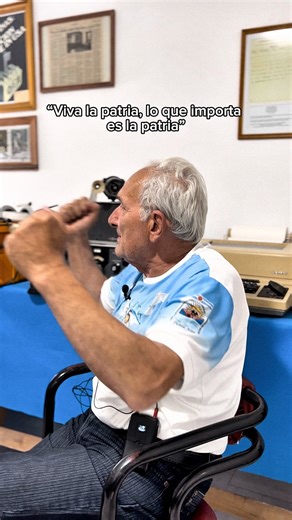 Centro de Veteranos de Guerra y Familiares de Caídos en Malvinas on Instagram: "Fragmentos de la entrevista al VGM Héctor Patrón, tripulante del ARA Bouchard. Su voz, sus recuerdos y su manera de narrar lo vivido hoy forman parte de Historias Vivas. 🎙️ La entrevista completa estará disponible próximamente en nuestro canal de YouTube."