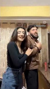 Woman lift man one hand- parte 1