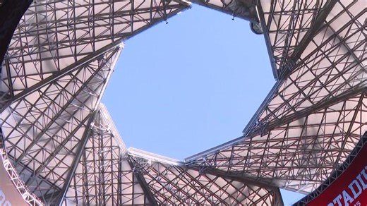 Mercedes-Benz Stadium roof opening in Atlanta