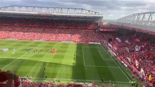 Live from ANFIELD. Le You'll Never Walk Alone fait frisonner... | Radio One