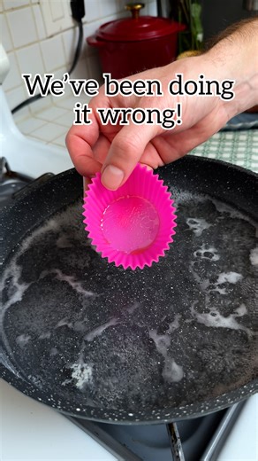 Perfect every time! 🍳 How to make an easy poached egg with silicone baking cups #eggs #breakfastideas #breakfast This original video was produced by Network Media, LLC and Jeff & Lauren Productions. | Home Hacks & Easy Snacks