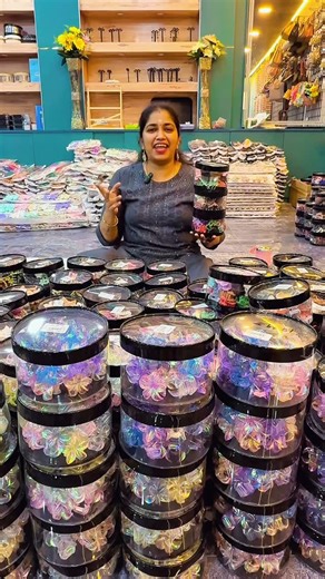 Saranya Aravindaraj on Instagram: "PONGAL OFFER STARTS🔥🔥🔥 156 hours offer starts now . . . #the_lovelyshoppecbe @lovely_trendygifts #wholesale #koreanhairclips #hairclaws"