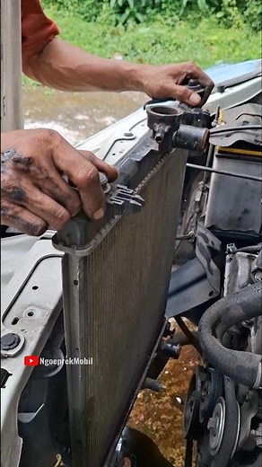 Replacing the Radiator on a Toyota Avanza #automobile #toyotaavanza #mechaniclife #enginerepair