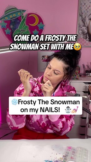 Flexin’ with Frosty ❄️⛄️💅🏻 The cutest Holiday Nails!🥹Should I post the full tutorial? Also this REMIX? 🔥😍🔥 #frostythesnowman #frostynails #frostythesnowmannails #holidaynails #holidaynailart #christmasnails #doingmynails #nailart
