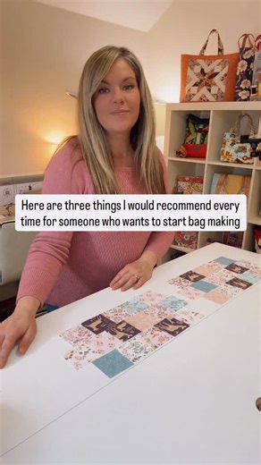 Amanda Whisman | Be Mandy Things on Instagram: "If you’ve wanted to try sewing bags but didn’t know what actually matters at the start, start here. First, don’t start with a bag that tries to teach you everything at once. If your first project includes foam, hardware, binding, and a dozen techniques you’ve never seen before, that’s not a confidence issue — that’s a bad starting point. A good beginner bag pattern should teach construction order and layering so you understand what’s happening, not