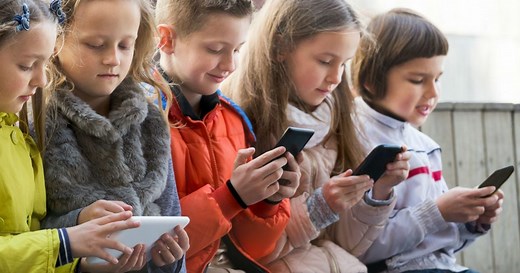 An age-by-age guide to kids and smartphones - Today's Parent