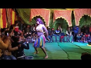 Kapde utar kar dance kiya