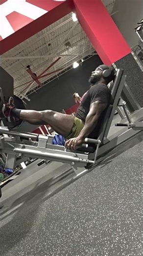 Grow your legs using leg press machines. #legdayworkout #legday #shortsvideo