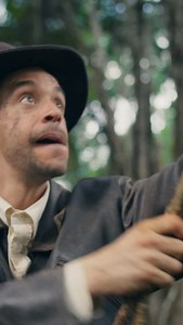 Checker Tobi ist zurück auf der großen Kinoleinwand! Eine alte Kinderaufnahme bringt alles ins Rollen: Der kleine Tobi stellt seine erste Frage – und der große Tobi weiß die Antwort nicht mehr. Was folgt, ist seine aufregendste Reise: 🌿 Tiere & Pflanzen in Madagaskar ❄️ Frostiger Boden in Spitzbergen 🏺 Geheimnisse der Maya in Mexiko Am Ende findet er nicht nur die Antwort – sondern auch ein Stück von sich selbst. Ein Film, der erneut zeigt, wie spannend unsere Erde wirklich ist! 🌎 Erlebt CHEC