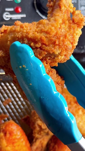 Crispy Fried Chicken Wings Recipe (Restaurant Style!)