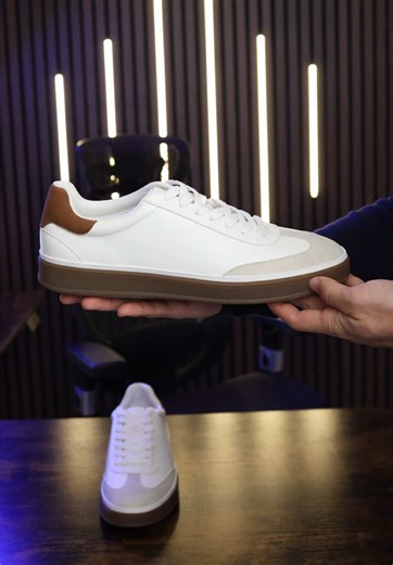 I love these shoes, and the fact that you can get them in different colors makes it perfect for building your wardrobe.