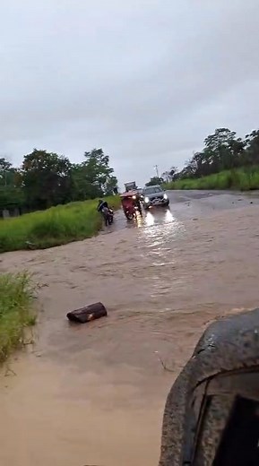 🔵🔴 #Alerta || Reportan incremento de caudal de quebrada en el sector Badén (Nuevo Progreso). Actualmente ya circulan los vehículos en la zona. Conduzca con cuidado. #ProgresoNoticia | Progreso Noticias