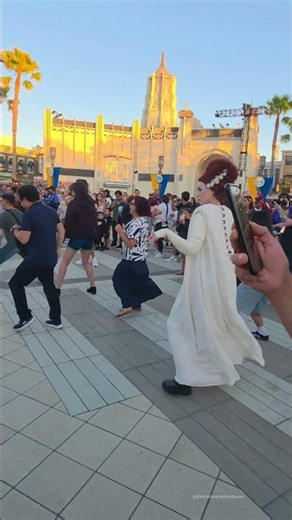 the bride of frankenstein got moves #universal #universalmonsters #themepark #universal