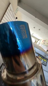 Toyota Corolla con Mufflers HKS: Sonido Deportivo Explosivo