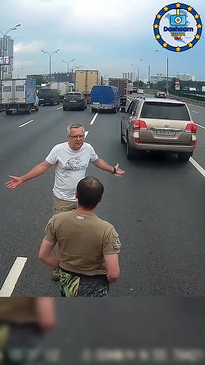 Road Rage Between Two Drivers Goes Next Level__😨🚔 #dashcame_usa #recklessdriving #instantkarma #roadrage | Trendline Today