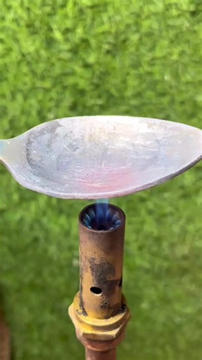 Satisfying Hot Spoon Melt Demonstration