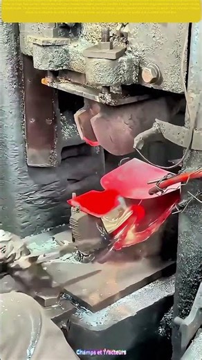 Forger le futur des champs : Comment le travail du fer façonne des outils agricoles de qualité