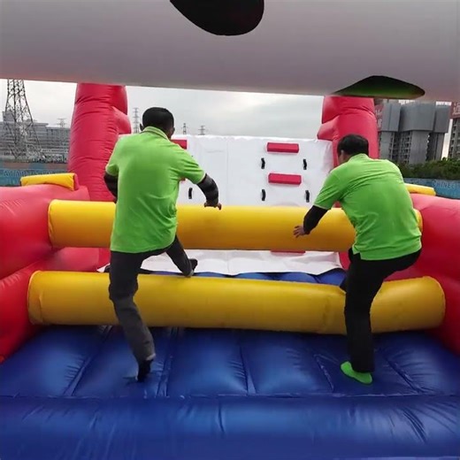 This inflatable obstacle course is awesome. #awesome #obstaclecourse #inflatable #inflatableslide
