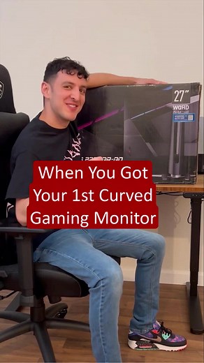 Have you ever tried out #msi curved #gamingmonitor? Let's see how @deelanearts plays games with it! #pcgaming #pcmonitor #pcgamer