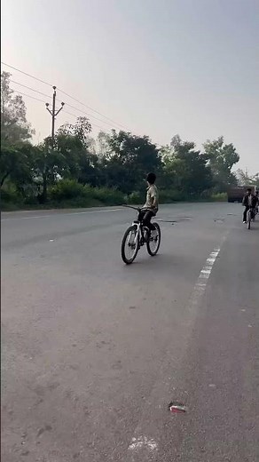 Mastering Cycle Stunts: Top Tricks to Impress Your Friends#Shorts, #CycleStunts, #ExtremeBiking,