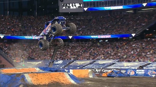 Go BIG or go home! Gronk driver Buddy Tompkins didn't hold anything back in Foxborough last year! 👊 #TBT #MonsterJam // @Monster Energy | Monster Jam