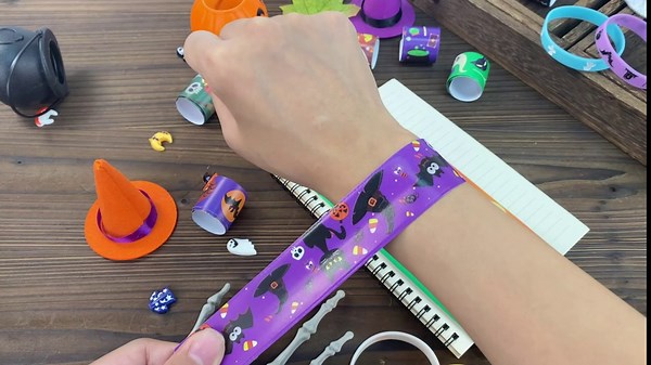 Seajan 48 Pcs Halloween Bracelets Party Favors Glow in Dark Slap,Halloween | 24 Luminous Wristbands 24 Slap Bands, Pumpkin Ghost Bat Skull Designs, Goodie Bag Stuffers for Trick or Treat Gatherings