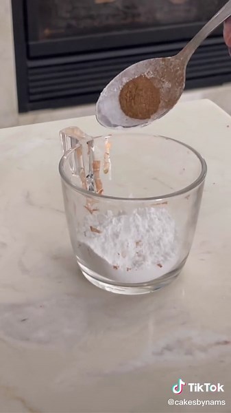 Achieving Gold Drip: The Easiest Tutorial Ever by Cake Artist Nams