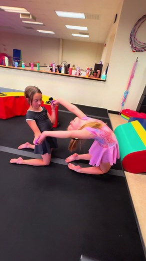 Back bend warm ups! Getting bendyyyy 🙌