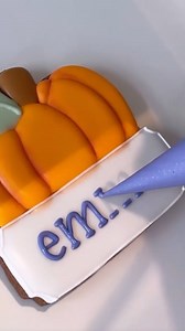 147 reactions · 10 comments | Our Fall/Halloween collection offers 180 different items (including over 125 cookie cutter designs)! You can find this popular design “pumpkin with plaque”here: https://emmassweets.ca/products/pumpkin-4-with-plaque?_pos=4&_sid=b5cfffc3f&_ss=r Thanks for watching and follow for more cookie decorating inspiration 李 #emmassweets #cookiecutters #pumpkincookies #bakingsupplies | Emma's Sweets | Facebook