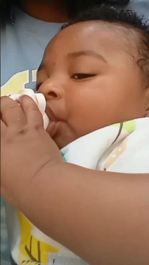 I was learning how to put my pacifier in my mouth 👶🏽