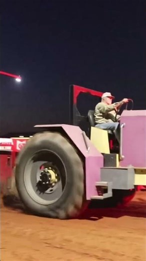 Check out this HOME BUILT tractor. It’s very UNIQUE!