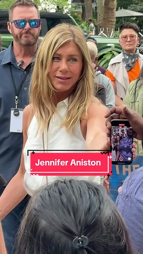 BTS of Jennifer Aniston filming for ‘The Morning Show’ in NYC 🎬🥰 #jenniferaniston #themorningshow #nyc #filming #bts #behindthescene #newyork