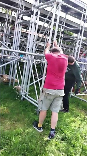 How Can This Lightweight Truss Hold Tons of Weight? | Box Truss Explained #construction
