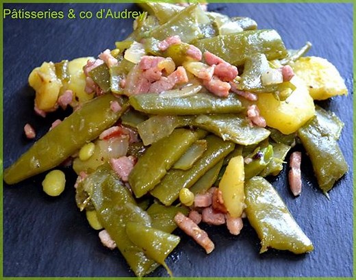 Poêlée haricot plat / pommes de terre / oignons / lardons