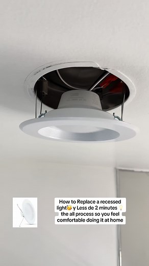 How to Replace a recessed light🥳 y Less de 2 minutes 💡 the all process so you feel comfortable doing it at home #recessedlighting #diyhomeimprovement #DIY #diyhomerepair #light #electrician #handyman #diyhome #electriciansoftiktok #fyp #viral #parati #how #to #replace #a #recessedlighting