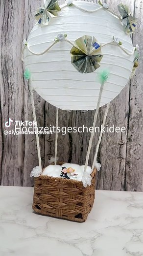 Kreative Hochzeitsgeschenkidee mit Holz und Deko