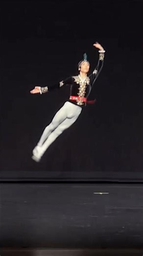 우아함 속의 힘 — La Bayadère Male Solo🩰 #ballet