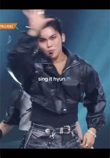 Hyun xlov Live Singing Performance Analysis