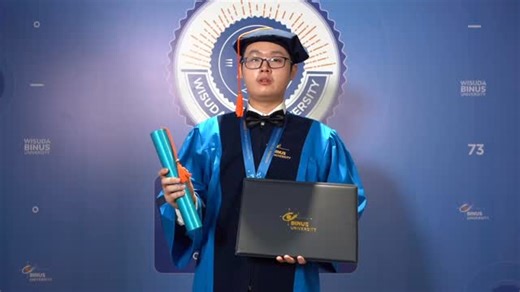 Bertemu dengan teman-teman dari berbagai latar belakang, memiliki sahabat sejak semester awal hingga lulus bersama, serta pengalaman berorganisasi di BNCC menjadi momen berharga bagi Joshua Jevon Irawan (alumni Computer Science) yang membentuk dirinya, baik secara akademik maupun personal. Semoga perkuliahan selama di BINUS University menjadi bekal penting untuk memasuki dunia profesional kedepannya! Congraduation Joshua!🎓 #BINUSUniversity #SOCSBINUS #FosteringandEmpowering | BINUS University