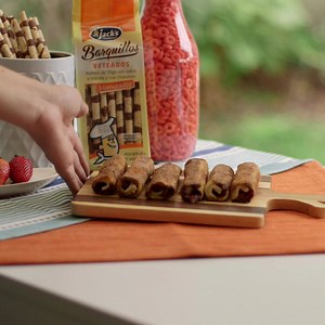 53K views · 1.7K reactions | Si las tostadas francesas son lo tuyo, esta receta con barquillos te va a encantar  Ingredientes: 1 paquete de Barquillos 1 paquete de pan cuadrado 1 taza de fresas 2 huevos 2 cdas de leche Azúcar, canela, mantequilla y Nutella | Jack's Centroamérica | Facebook