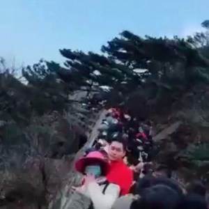 Chinese tourist sites packed as country comes out of lockdown....