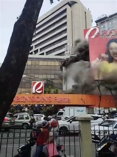 𝗦𝗨𝗡𝗢𝗚 𝗦𝗔 𝗥𝗢𝗕𝗜𝗡𝗦𝗢𝗡𝗦 𝗙𝗨𝗘𝗡𝗧𝗘 JUST IN: A fire broke out at Robinsons Place Cebu near Fuente Osmeña Circle along Osmeña Boulevard, Cebu City, on Friday afternoon, February 13, 2026. Fire units from nearby Cebu City stations are currently responding to the incident. Further details will be released as they become available. | CCDRRMO #MyTVCebu #MyTVNewsUpdate #CebuCity #FireAlert | MyTV Cebu