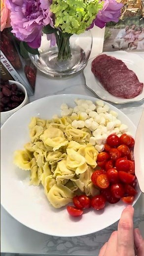 Tortellini Summer Salad 🥗 Recipe in the notes below 😉⤵️