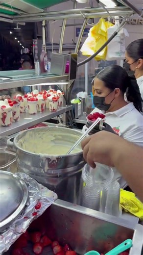El secreto de las fresas con crema de tianguis! ¿Cuál es el truco?