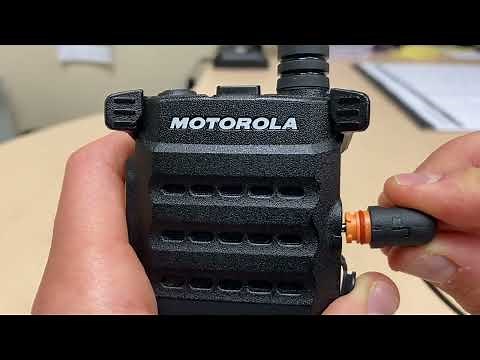 Connecting an Accessory to a MOTOTRBO SL3500e