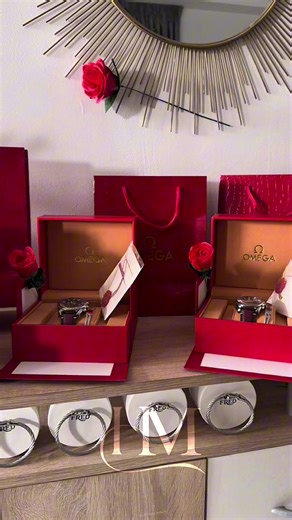 Offrez lui l’inoubliable ✨ pour cette fête avec une OMÉGA Un bijou unique pour dire je t’aime sans mots. 🎁 Le cadeau parfait pour toucher le cœur. . ⏳ Stock limité 📲 Commandez dès maintenant 🚛 livraison-24h sur Abidjan #omega #cadeauhomme #ideecadeau #saintvalentin #abidjan225🇨🇮