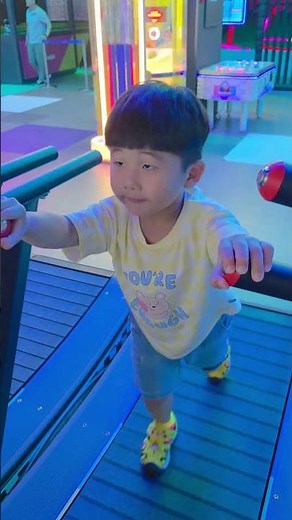 만수네도운이-런닝머신뛰는49개월 #49개월 #런닝머신 #운동 #키즈카페 # 부산 #바운스유니버스