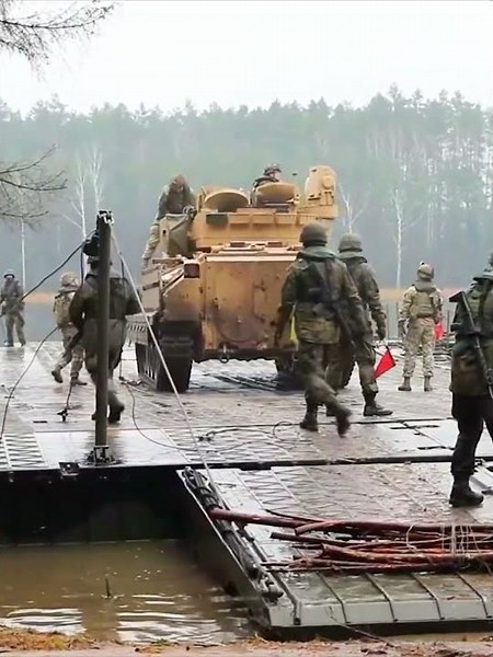 🔥 How the Military Moves Armored Vehicles Across a River 😳 #usmc #military #marinecorps